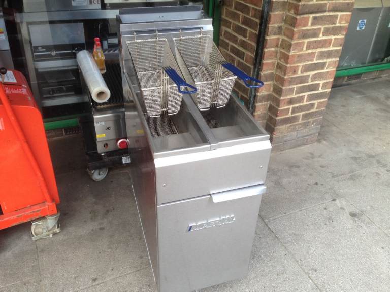 IMPERIAL GAS FRYER 2 TANK  CATERING COMMERCIAL KITCHEN EQUIPMENT  CAFE RESTAURANT TAKE AWAY
