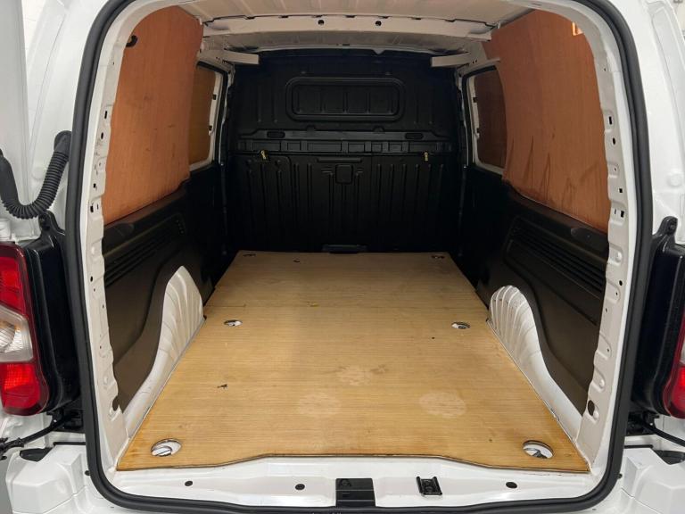 2022 Vauxhall Combo Combo 1.5 Turbo D 2300 Sportive L2 H1 Euro 6 4dr Panel Van Diesel Manual