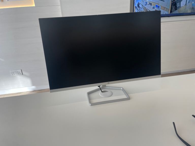 HP 23inch monitor x 3