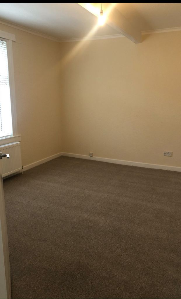 Lovely unfurnished 2 bedroom flat a Lawside Rosd 