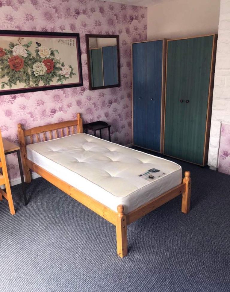 OX4 6AE:  Large Double sized Room for single occupancy in HMO property 