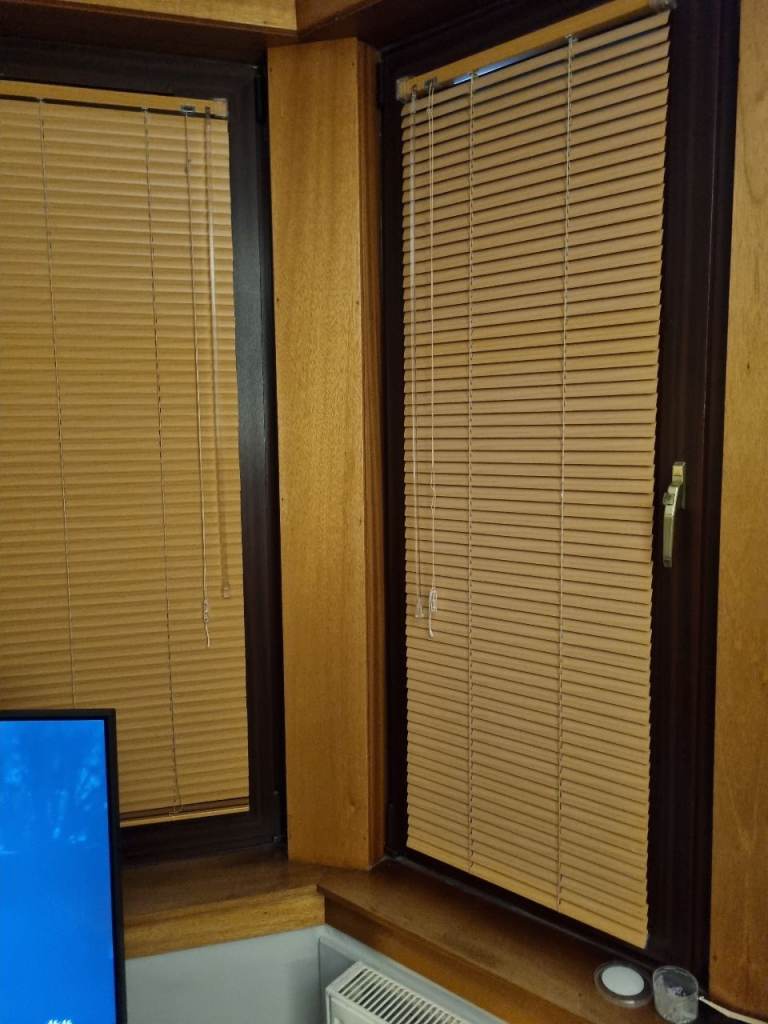 Blinds for sale × 6 light oak colour 