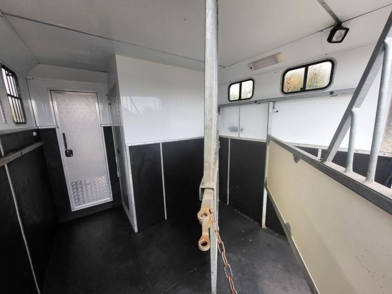 Isuzu NPR Horsebox Horse Box 2009 