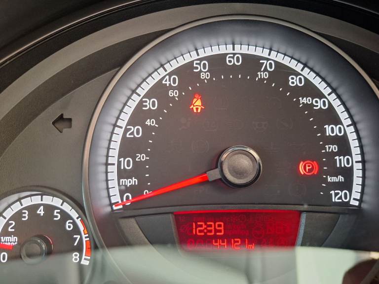 Volkswagen, UP, Hatchback, 2014, Manual, 999 (cc), 5 doors