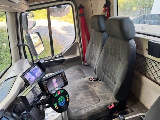 2019 19  DAF LF 180 E6 LHD Scarab Merlin dual sweep road sweeper