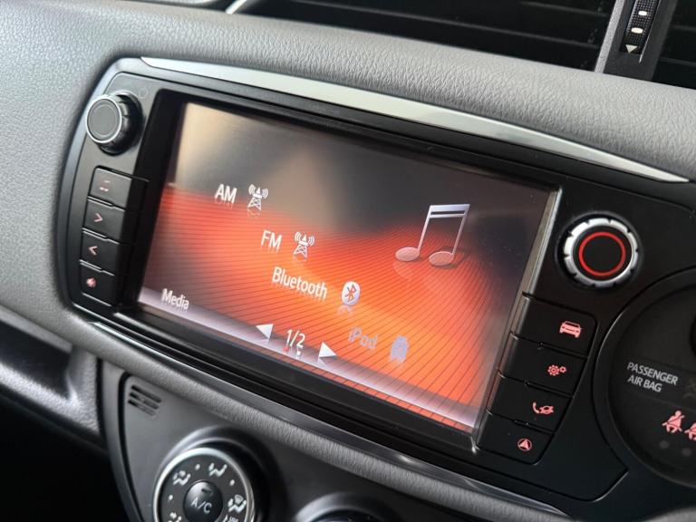 2015 Toyota Yaris 1.33 VVT-i Icon 5dr CVT HATCHBACK PETROL Automatic