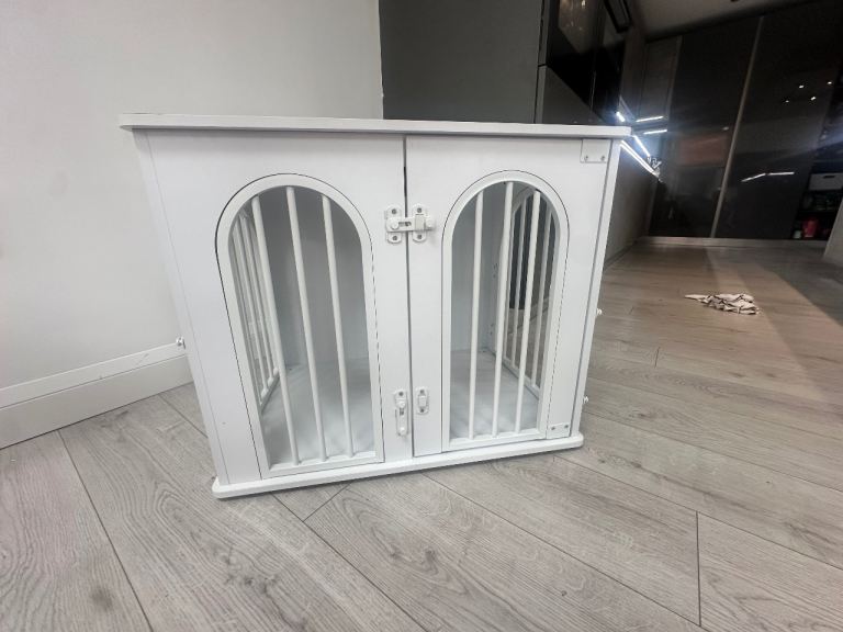 White Dog Crate/house