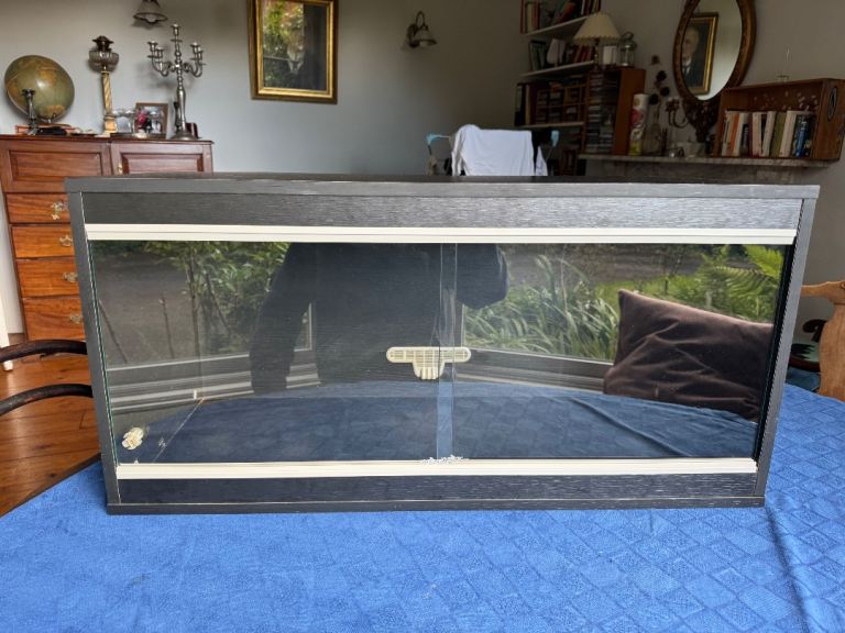 VivExotic vivarium black reptile home