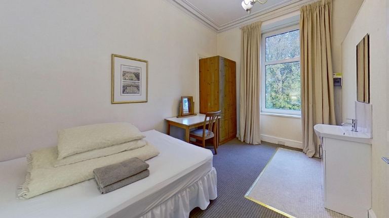 5 bedroom flat in Holburn Street, Holburn, Aberdeen, AB10 7LJ