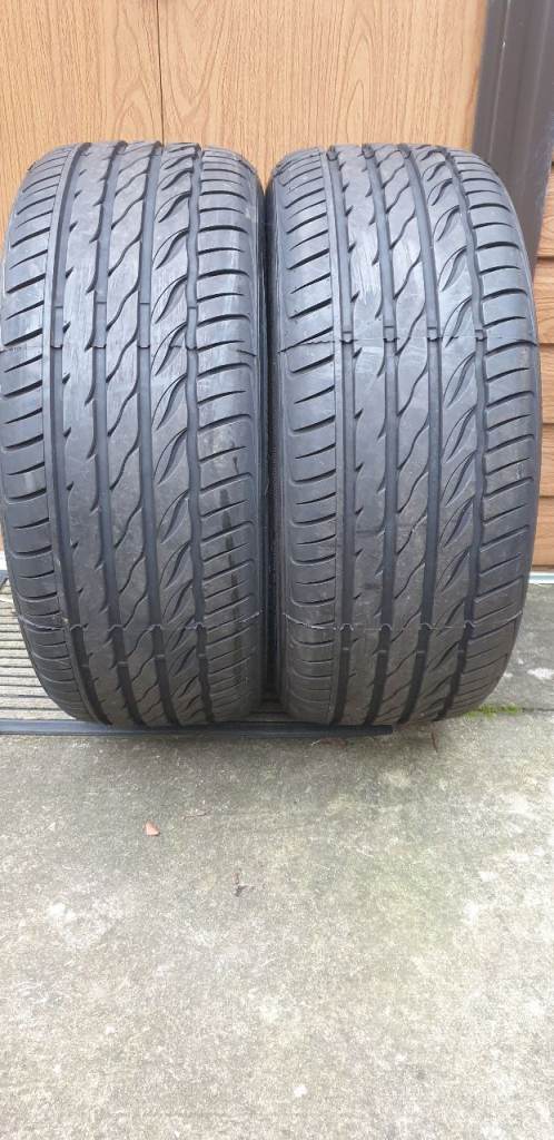 2x Like New 225/50/17 Tyres - Matching Pair 