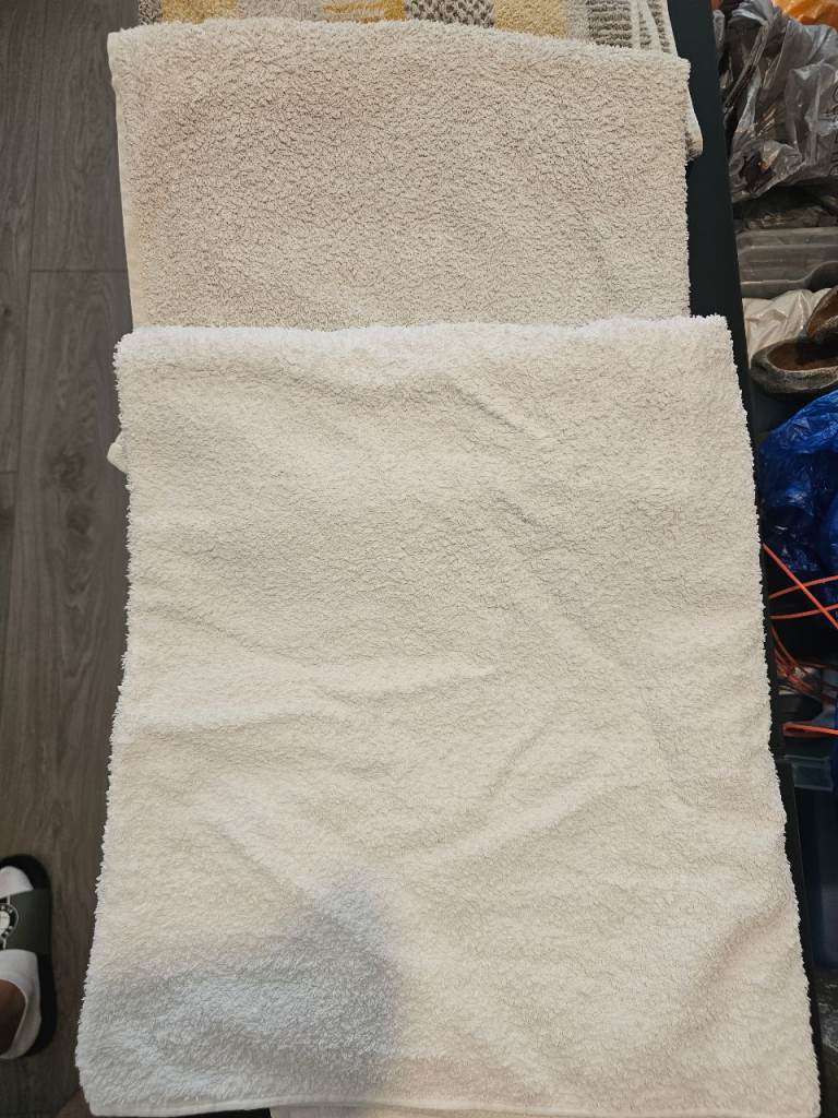 4 x used medium/large towels for dog or cat perhaps