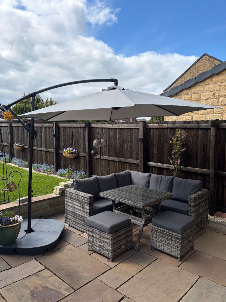 Club Rattan Square Corner Sofa Set with Dining Table and Parasol