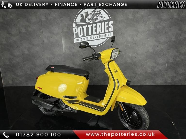 Lambretta V125 Special Fixed fender 125cc twist and go