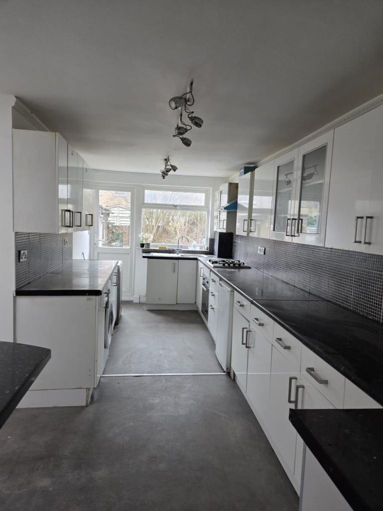 Spacious 3-Bedroom House to Rent in Enfield – £1900 PCM