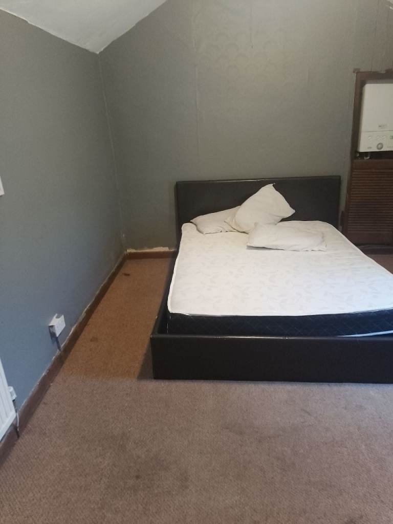 One room available in Newport city centre £450 inclusive 