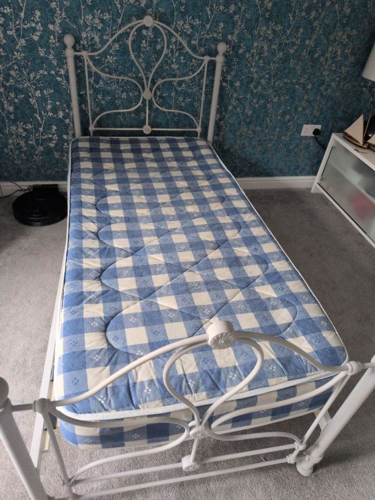 Bed and mattress free