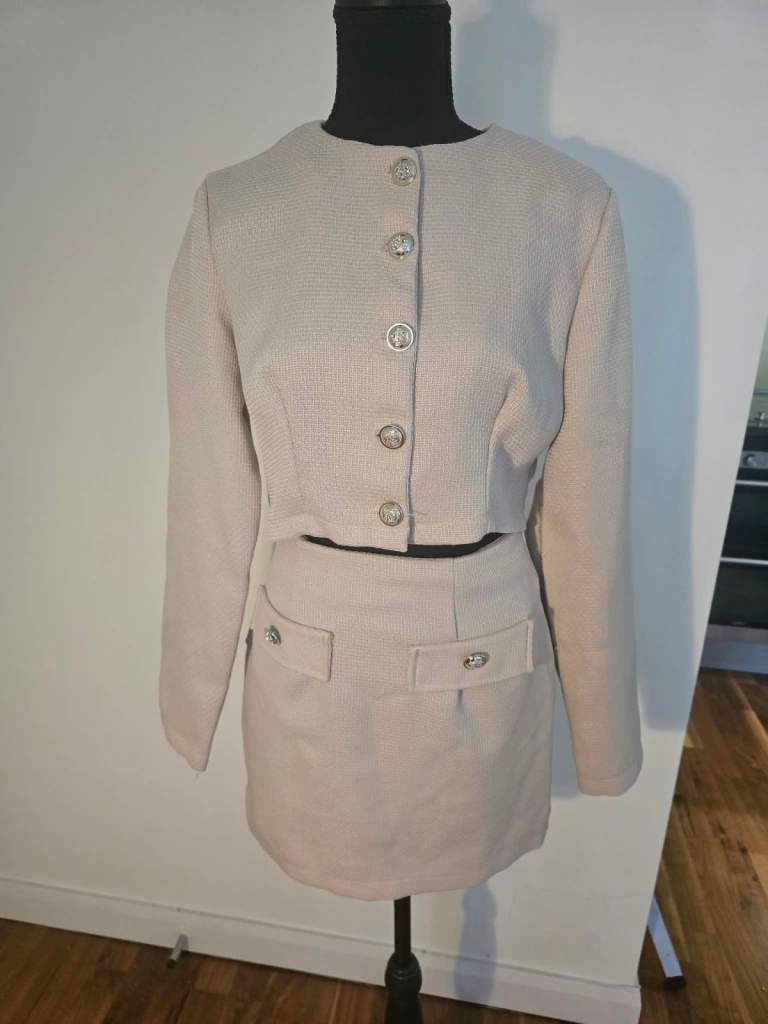Beige Tweed-Style Two-Piece Set – Cropped Jacket & Mini Skirt