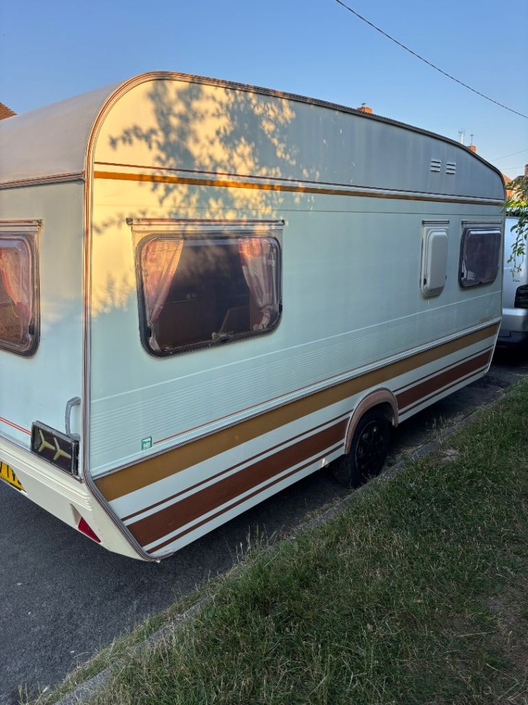 Caravan Monza Superme 15. 4 bird 