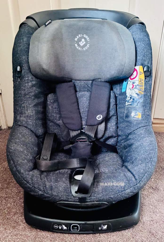 Maxi-Cosi AxissFix 360° rotating car seat