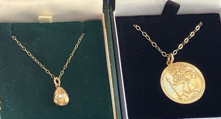 Ladies Jewellery 2x9ct Gold Necklaces 1x saint Christopher’s medal & 1x9ct gold nugget 375. 