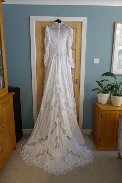 Stunning 80's Vintage / Retro White Wedding Dress