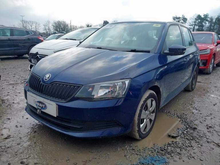 Breaking Skoda Fabia MK3 2017 5DR 1.0P CHYA 5 Speed QAC Blue LF5A