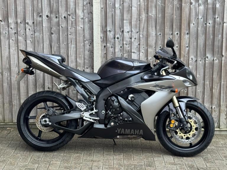 YAMAHA YZF R1 2004 (04) SUPER SPORT + 13,500 MILES + FULL SERVICE HISTORY 