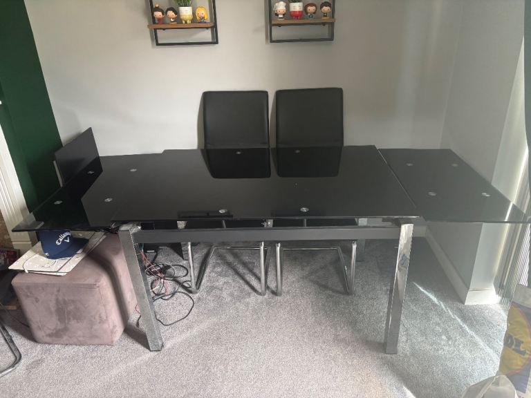 Table and four chairs 