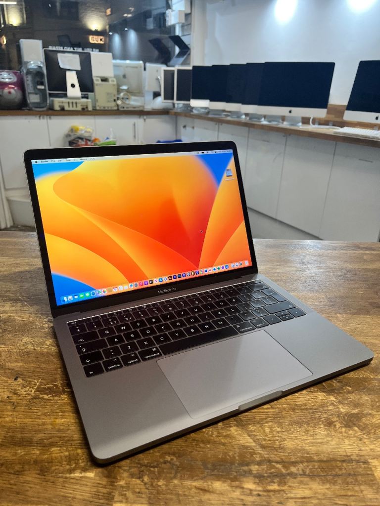 Apple MacBook Pro 13-inch 2017 2.3GHz Intel Core i5 8GB RAM 256GB SSD Space Grey Logic Pro Adobe 