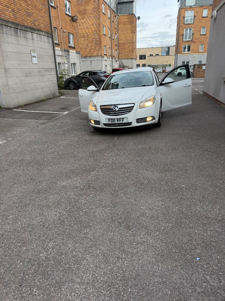 Vauxhall, INSIGNIA, Hatchback, 2011, Other, 1956 (cc), 5 doors