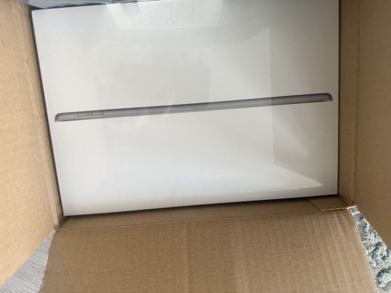 APPLE IPad 10.2 Space Grey as new, with box.