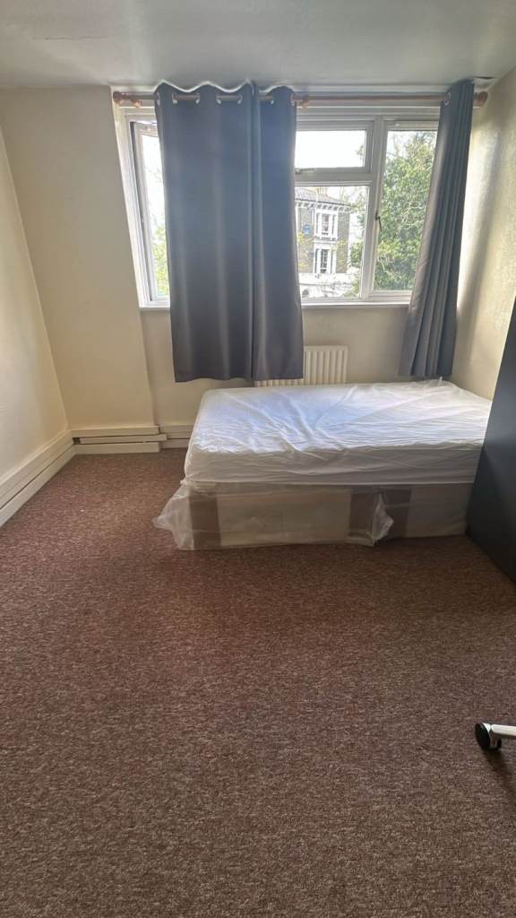 Bedroom at SW9 in £860 bills included 5 mins walk from station 