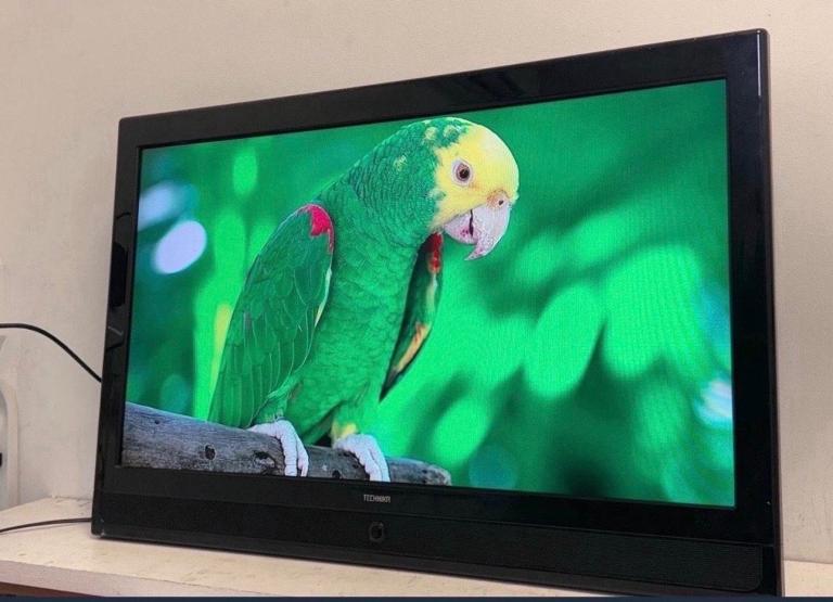 Technika 32” LCD HD tv   Freeview Hdmi port   Good condition-   no stand 