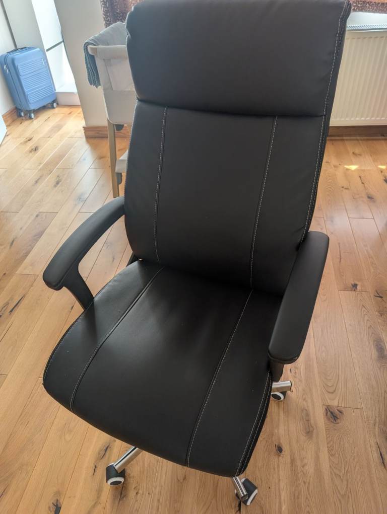 Black Ergonomic Chair with Massage – Excellent Condition