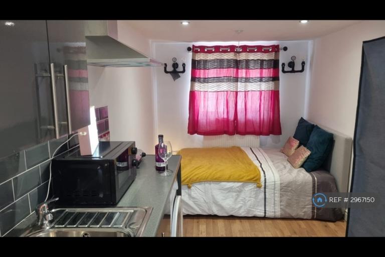 Studio flat in Fountains Garth, Bracknell, RG12 (#2967150)
