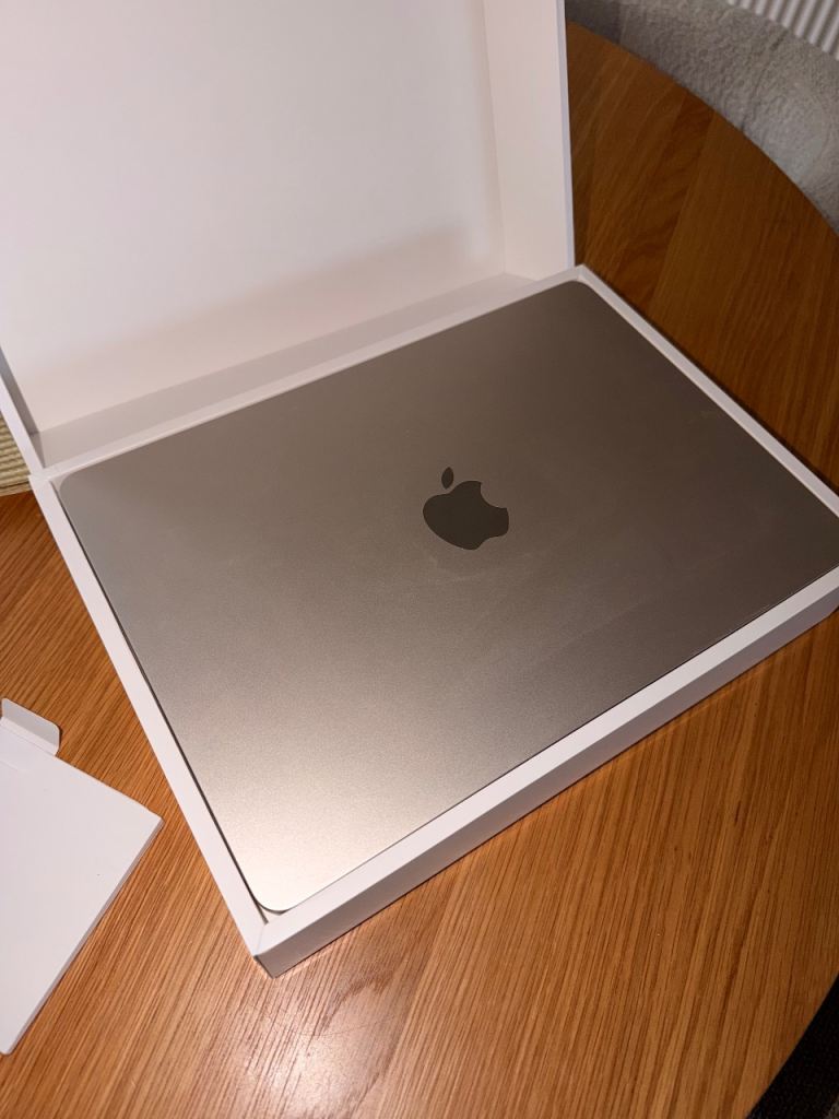 MacBook Air 2022 LIKe NEW - Starlight – 256GB