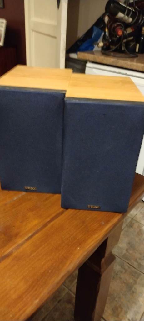 no offers TEAC LS-100U BOOKSHELF SPEAKERS 90W can be heard on collection