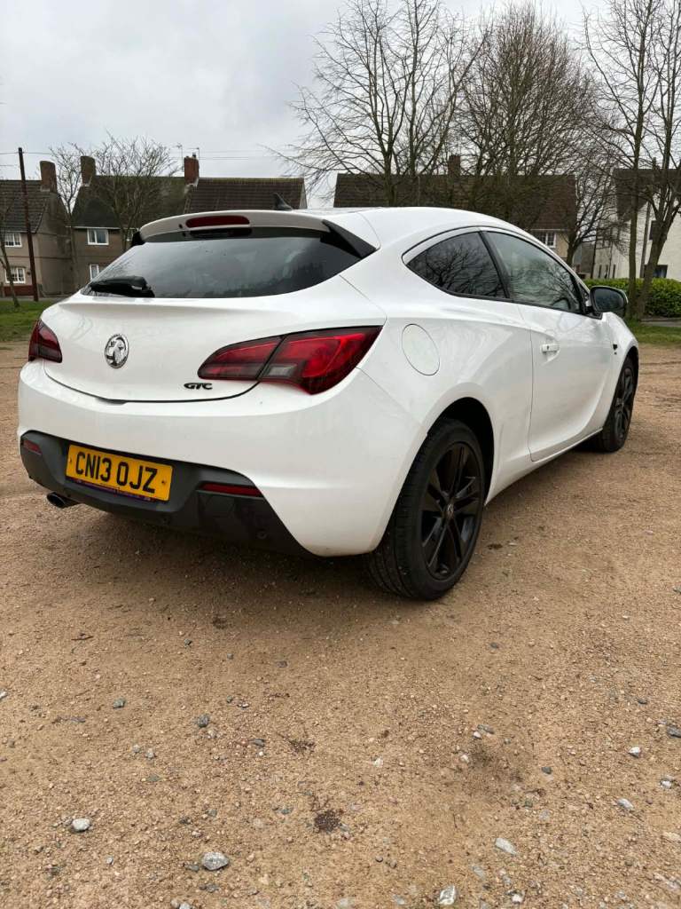 Vauxhall, ASTRA GTC, Hatchback, 2013, Manual, 1956 (cc), 3 doors