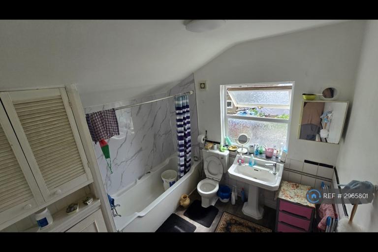 3 bedroom house in Dundee Road, London, E13 (3 bed) (#2965801)