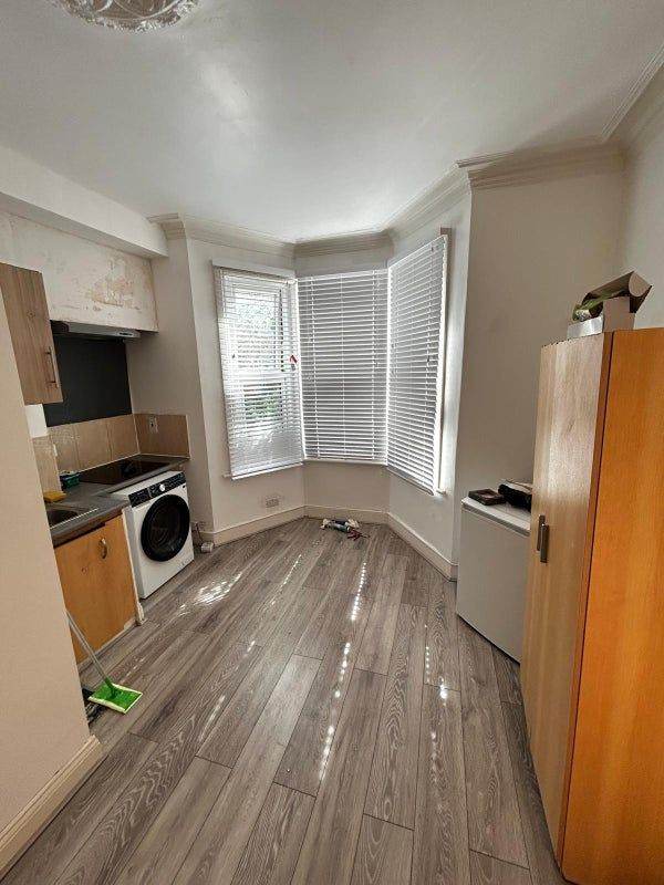 💡 Furnished Shared Room - All Inclusive, No Hidden Charges, Move In Today, Ready White City🔑