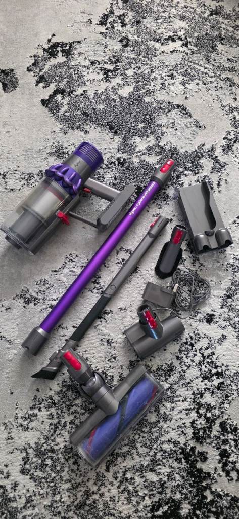 Cordless vacuum cleaner dyson v10 animal with brand new battery 