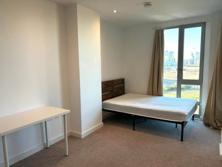 £950PCM | Bright Double Room | 2 mins to West Silvertown DLR | Bills Included 