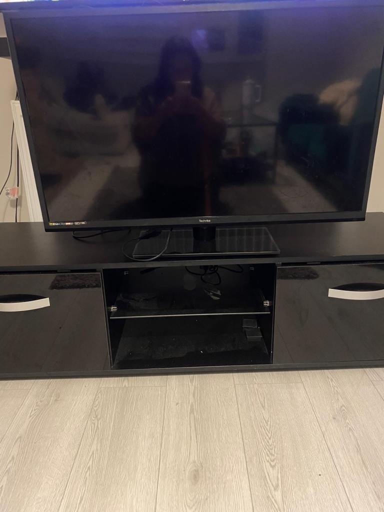 TV - 39inch with remote