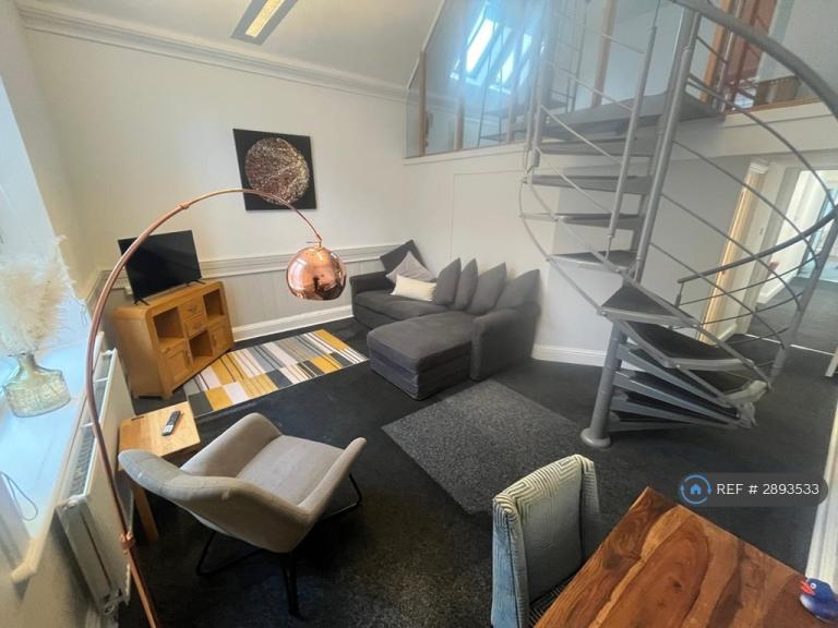 2 bedroom flat in Abbey Road, Sherborne, DT9 (2 bed) (#2893533)