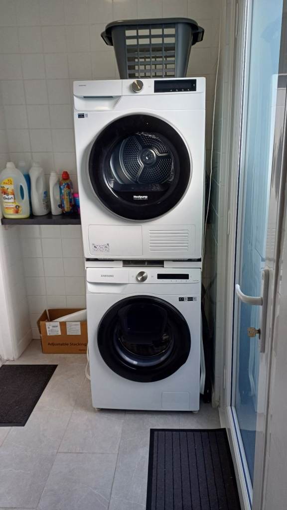 Spacious Double Room in City Centre! Clean Home.