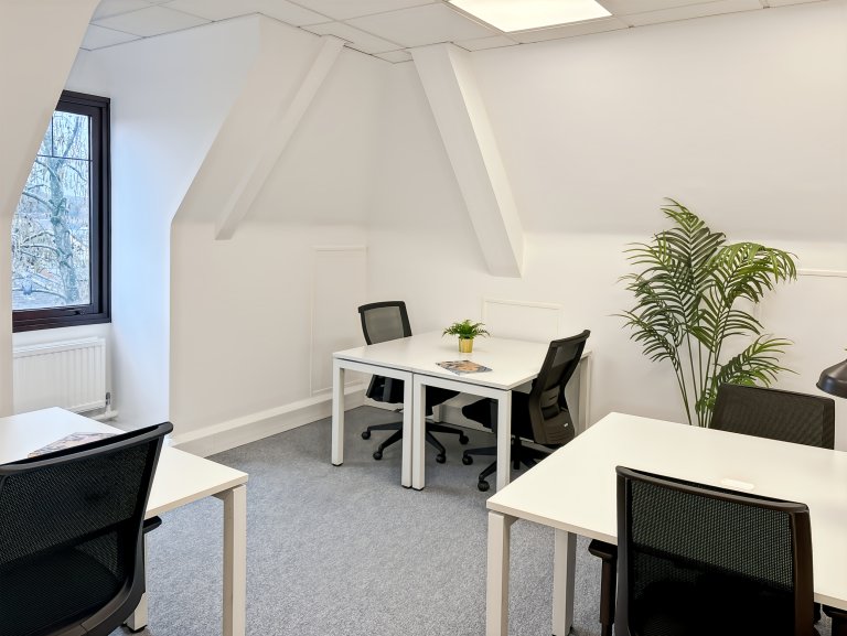 Winchester - SO238BB \ Office Space for Rent with 5 Desks