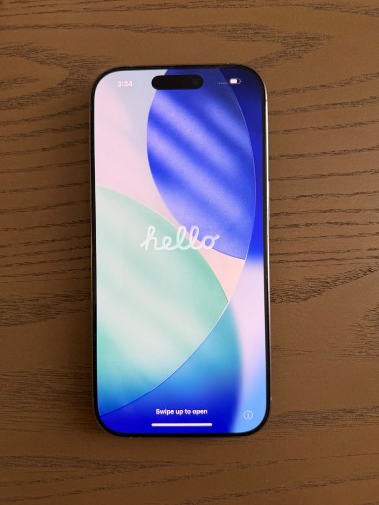 iPhone 16 pro, MagSafe case & 2 screen protectors 