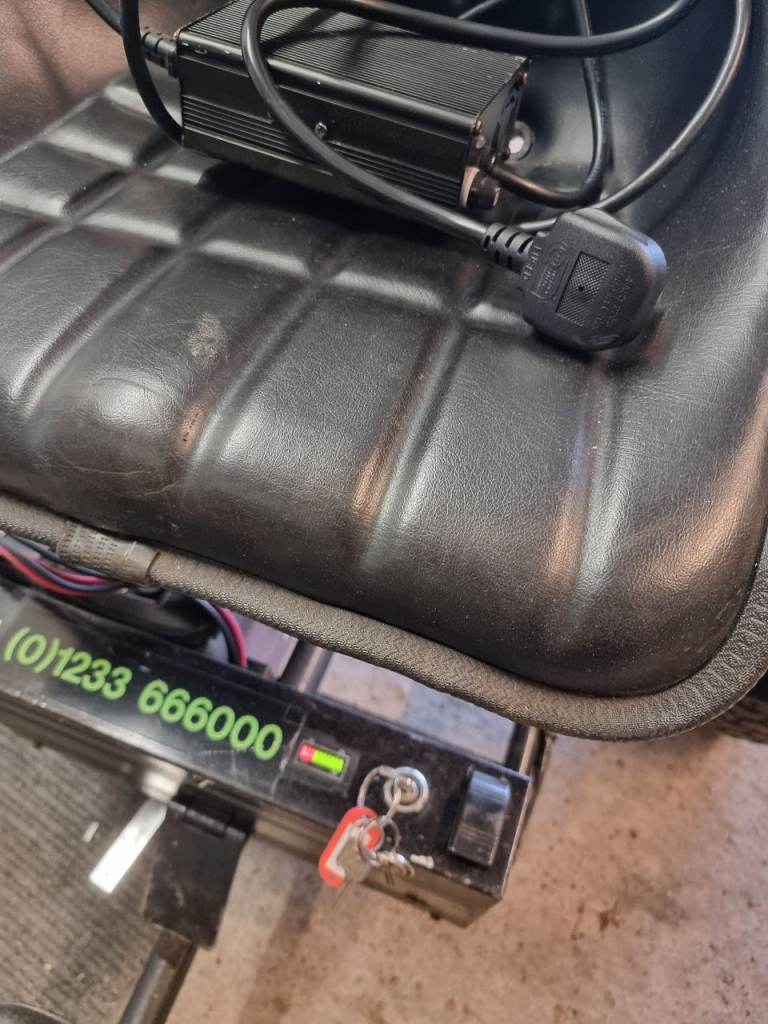 Single seater ride on golf buggy