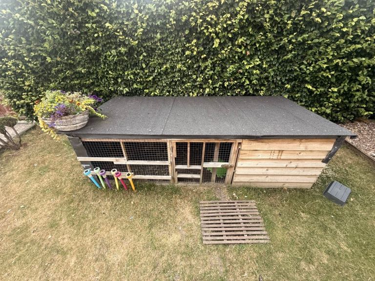Rabbit/animal hutch with additional cage inside 