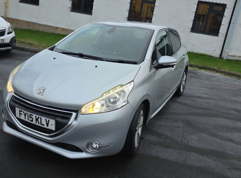 Peugeot, 208, Hatchback, 2015, Manual, 1199 (cc), 5 doors